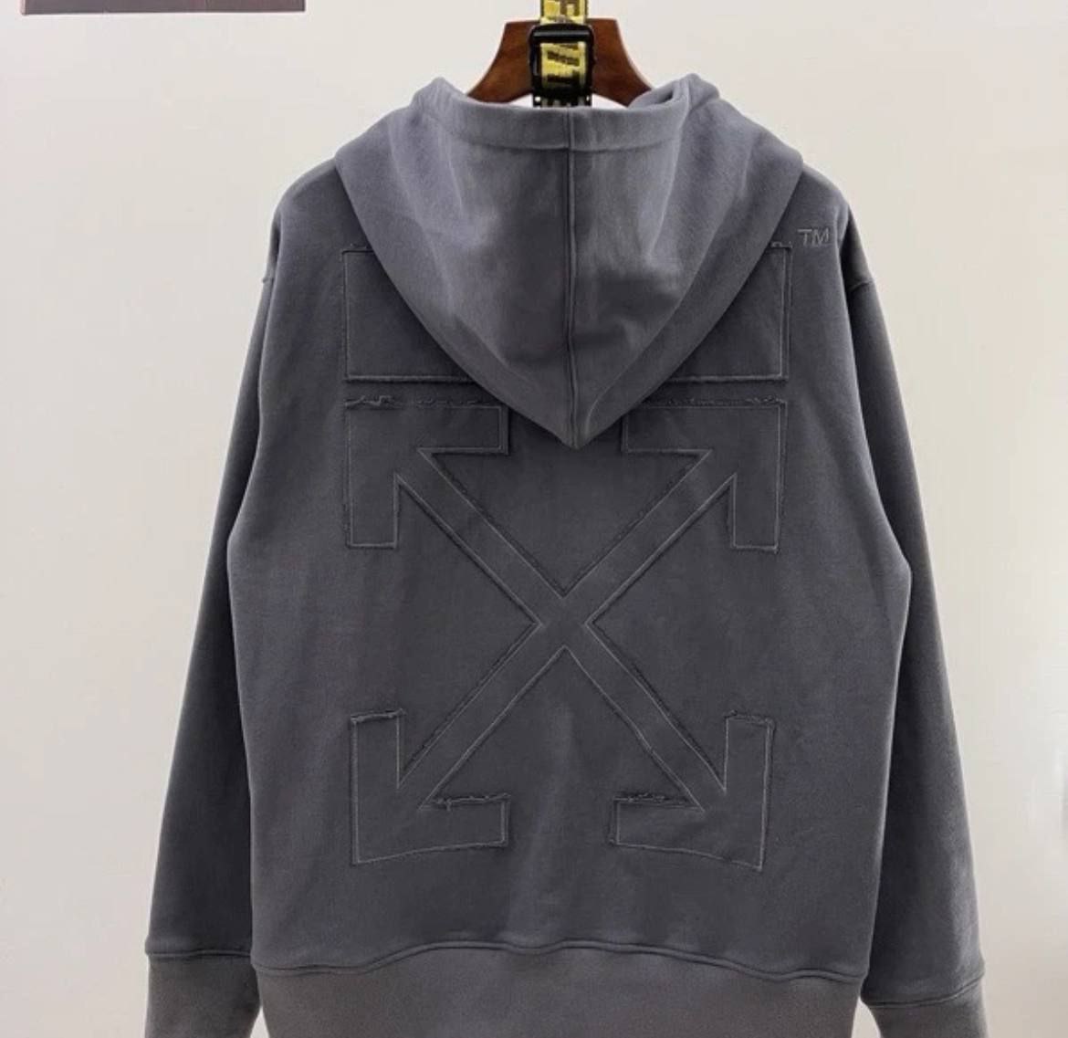 Футболка чорна