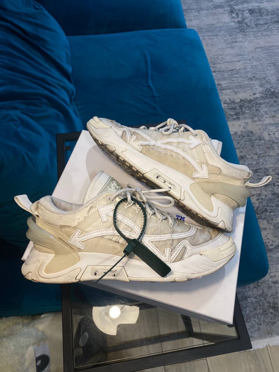 Off White 4